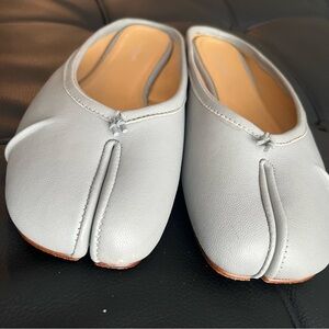 Gray Leather Split-Toe Flats